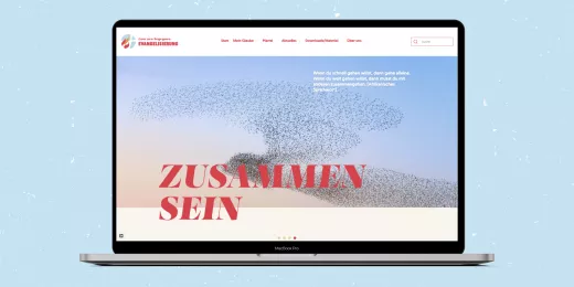 Mockup einer Website auf einem Macbook-Display