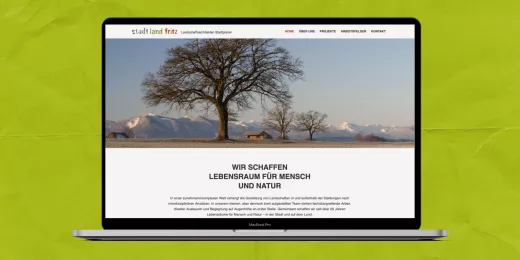 Mockup einer Website auf einem Macbook-Display